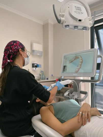 Escaneo intraoral 3D a una paciente